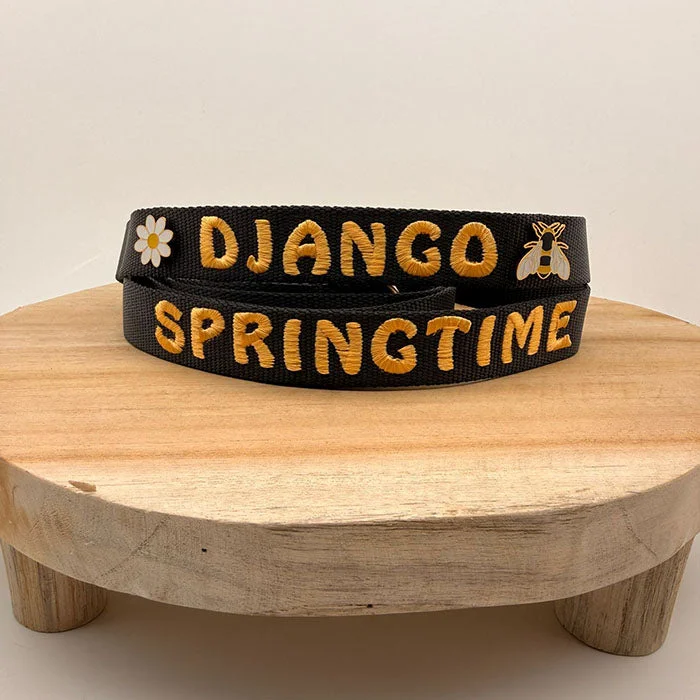 Midnight Black Classic dog collar and leash, both embroidered with a name, with a daisy and a bee dog pin